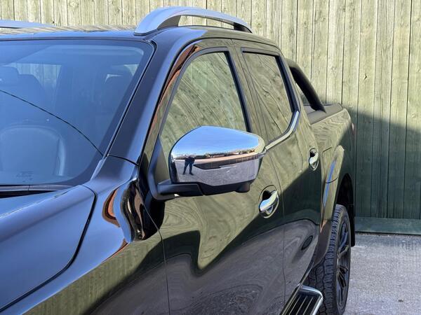 Nissan Navara 2.3 dCi Tekna Auto 4WD Euro 6 4dr