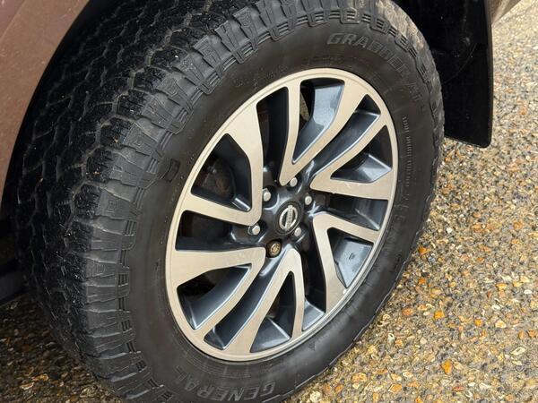Nissan Navara 2.3 dCi Tekna 4WD Euro 6 (s/s) 4dr
