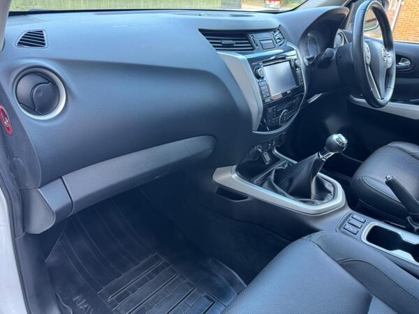 Nissan Navara 2.3 dCi Tekna 4WD Euro 6 (s/s) 4dr