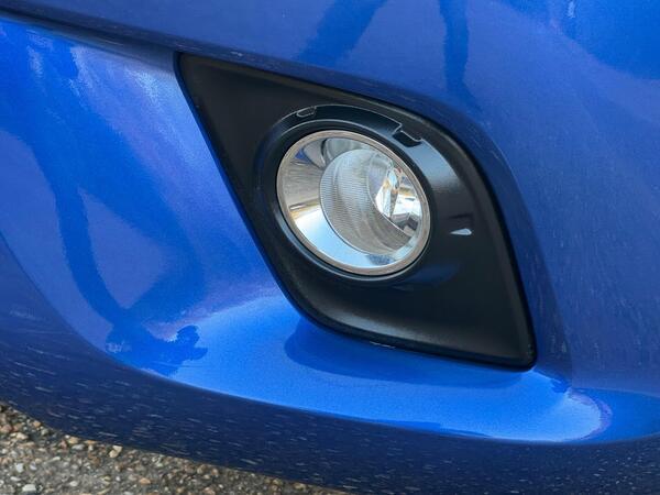 Toyota Hilux 2.4 D-4D Invincible Auto 4WD Euro 6 4dr (TSS, 3.5t)