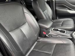 Nissan Navara 2.3 dCi Tekna Auto 4WD Euro 6 4dr at 46th