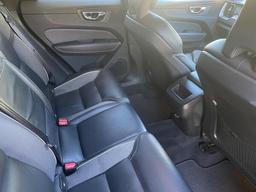 Volvo XC60 2.0 B5 MHEV R-Design Pro Auto Euro 6 (s/s) 5dr at 14th