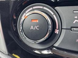 Nissan Navara 2.3 dCi Acenta 4WD Euro 6 (s/s) 4dr at 11th