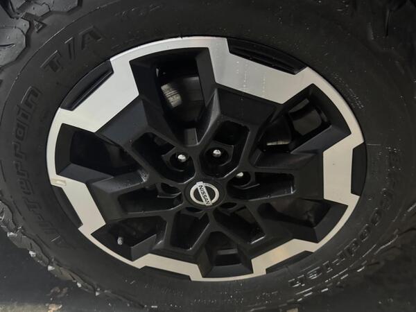 Nissan Navara 2.3 dCi Tekna Auto 4WD Euro 6 4dr