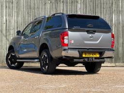 Nissan Navara 2.3 dCi Tekna Auto 4WD Euro 6 4dr at 14th