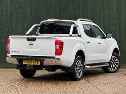 Nissan Navara 2.3 dCi Tekna 4WD Euro 6 (s/s) 4dr at 25th