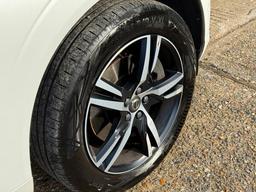 Volvo XC60 2.0 D4 R-Design Auto Euro 6 (s/s) 5dr at 36th