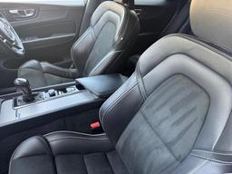 Volvo XC60 2.0 D4 R-Design AWD Euro 6 (s/s) 5dr at 16th