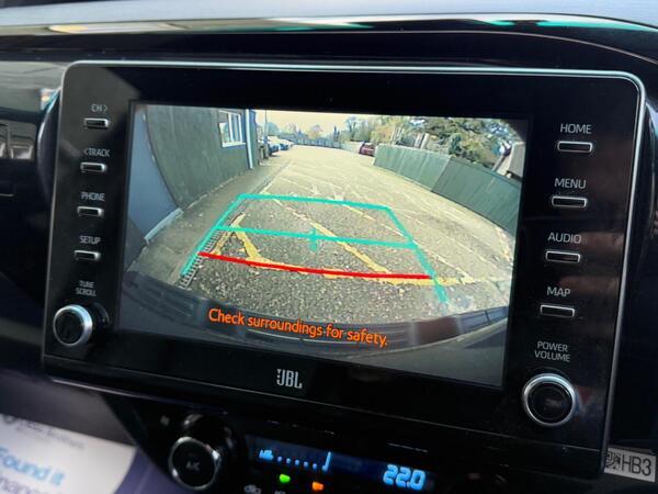 Toyota Hilux 2.8 D-4D Invincible X Auto 4WD Euro 6 (s/s) 4dr