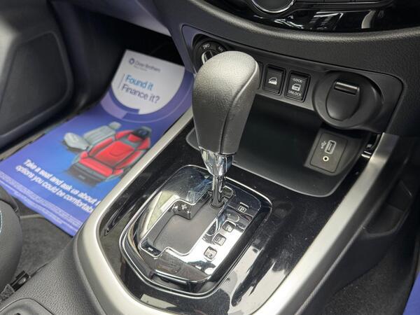 Nissan Navara 2.3 dCi N-Guard Auto 4WD Euro 6 4dr