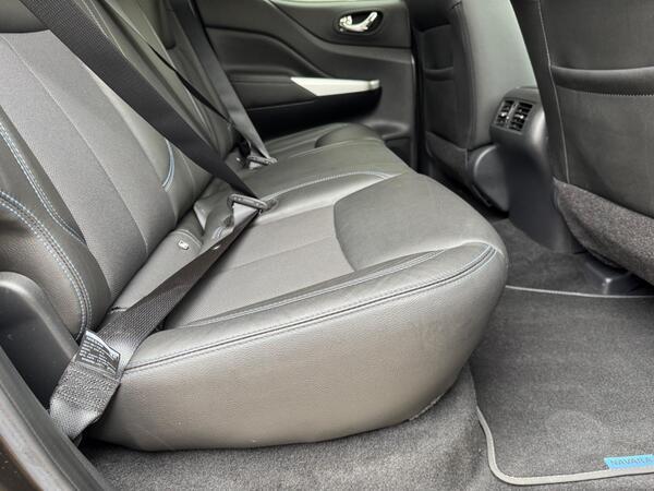 Nissan Navara 2.3 dCi N-Guard Auto 4WD Euro 6 4dr