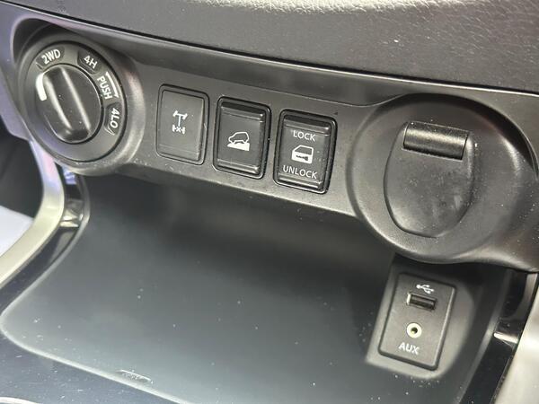 Nissan Navara 2.3 dCi Tekna Auto 4WD Euro 6 4dr