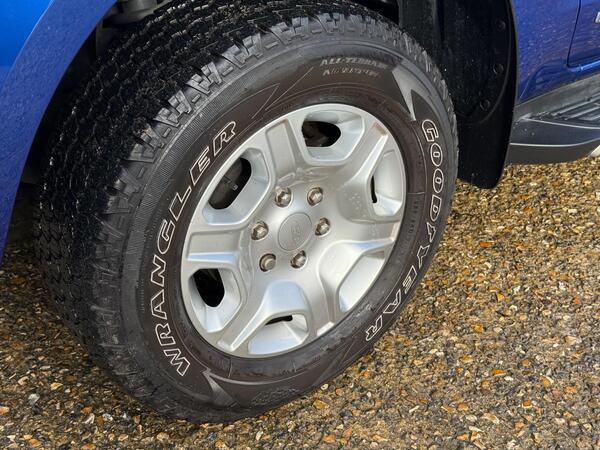 Ford Ranger 2.2 TDCi Limited 1 4WD Euro 5 (s/s) 4dr (Eco Axle)