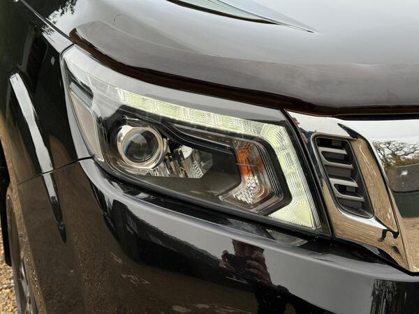 Nissan Navara 2.3 dCi Tekna 4WD Euro 6 (s/s) 4dr