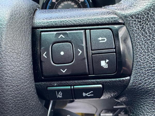 Toyota Hilux 2.8 D-4D Invincible X Auto 4WD Euro 6 (s/s) 4dr