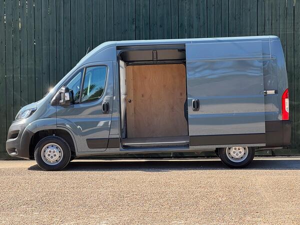 Peugeot Boxer 2.2 BlueHDi 335 Professional Premium + L2 H2 Euro 6 (s/s) 5dr