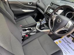 Nissan Navara 2.3 dCi Acenta 4WD Euro 6 (s/s) 4dr at 12th