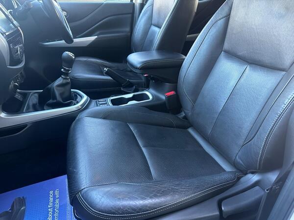 Nissan Navara 2.3 dCi Tekna 4WD Euro 6 (s/s) 4dr