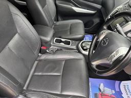 Nissan Navara 2.3 dCi Tekna Auto 4WD Euro 6 4dr at 6th