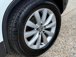 Volkswagen Tiguan 2.0 TDI BlueMotion Tech Match 4WD Euro 5 (s/s) 5dr at 38th