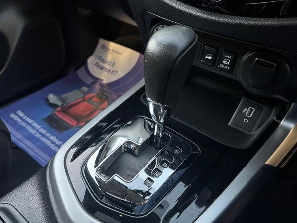 Nissan Navara 2.3 dCi N-Guard Auto 4WD Euro 6 4dr