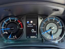 Toyota Hilux 2.8 D-4D Invincible X Auto 4WD Euro 6 (s/s) 4dr at 9th