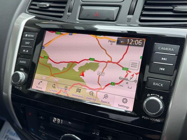 Nissan Navara 2.3 dCi N-Guard Auto 4WD Euro 6 4dr