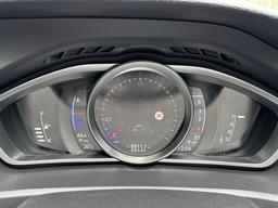 Volvo V40 2.0 D3 R-Design Edition Auto Euro 6 (s/s) 5dr at 24th