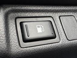 Nissan Navara 2.3 dCi N-Guard Auto 4WD Euro 6 4dr at 49th