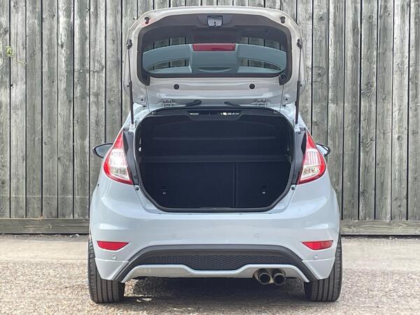 Ford Fiesta 1.6T EcoBoost ST-200 Euro 6 3dr