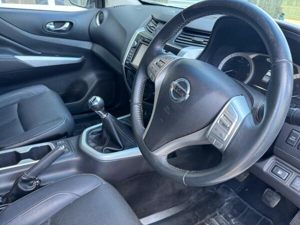 Nissan Navara 2.3 dCi Tekna 4WD Euro 6 (s/s) 4dr