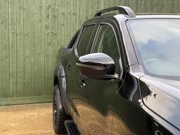 Nissan Navara 2.3 dCi N-Guard Auto 4WD Euro 6 4dr at 38th