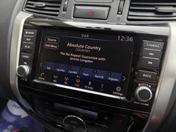 Nissan Navara 2.3 dCi Tekna Auto 4WD Euro 6 4dr at 14th