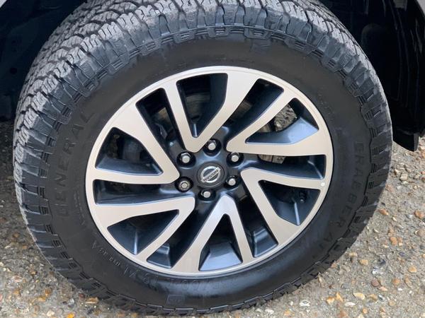 Nissan Navara 2.3 dCi Tekna 4WD Euro 6 (s/s) 4dr