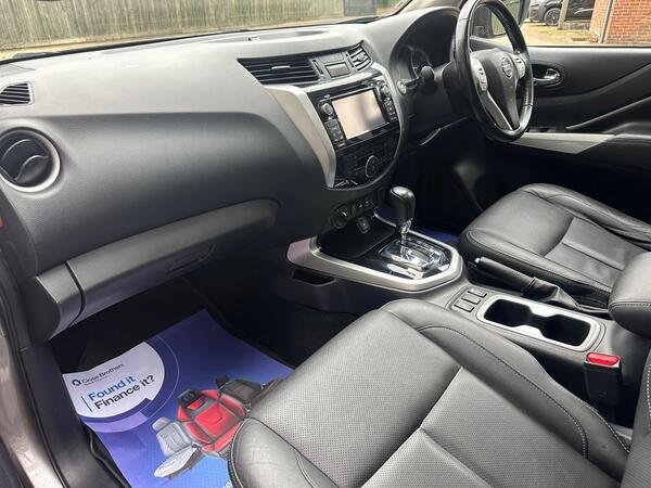 Nissan Navara 2.3 dCi Tekna Auto 4WD Euro 6 4dr