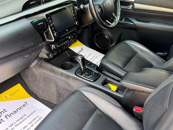 Toyota Hilux 2.8 D-4D Invincible X Auto 4WD Euro 6 (s/s) 4dr