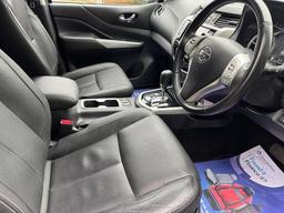 Nissan Navara 2.3 dCi Tekna Auto 4WD Euro 6 4dr at 4th