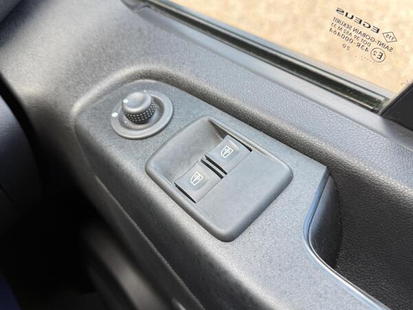 Renault Trafic 2.0 dCi ENERGY 28 Black Edition EDC SWB Standard Roof Euro 6 (s/s) 5dr