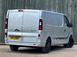 Renault Trafic 2.0 dCi ENERGY 30 Black Edition EDC LWB Standard Roof Euro 6 (s/s) 5dr at 3th