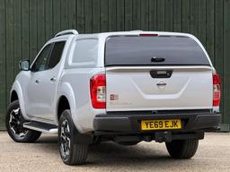 Nissan Navara 2.3 dCi Tekna Auto 4WD Euro 6 4dr at 15th