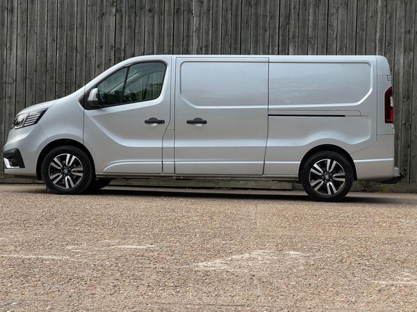 Renault Trafic 2.0 dCi Blue 30 Extra Sport LWB Euro 6 (s/s) 5dr