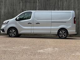 Renault Trafic 2.0 dCi Blue 30 Extra Sport LWB Euro 6 (s/s) 5dr at 15th
