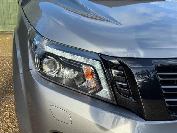 Nissan Navara 2.3 dCi N-Guard Auto 4WD Euro 6 4dr