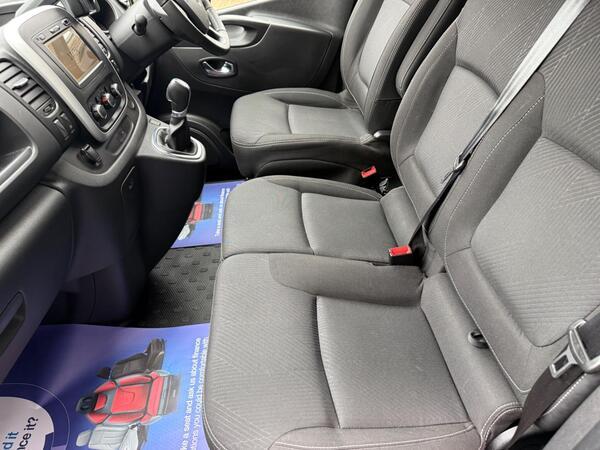 Renault Trafic 2.0 dCi ENERGY 30 Sport Crew Van EDC LWB Euro 6 (s/s) 6dr