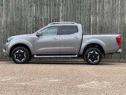 Nissan Navara 2.3 dCi Tekna Auto 4WD Euro 6 4dr at 10th