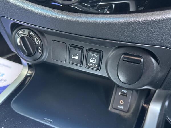 Nissan Navara 2.3 dCi Tekna Auto 4WD Euro 6 4dr