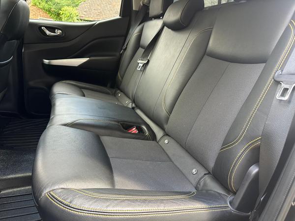 Nissan Navara 2.3 dCi N-Guard Auto 4WD Euro 6 4dr