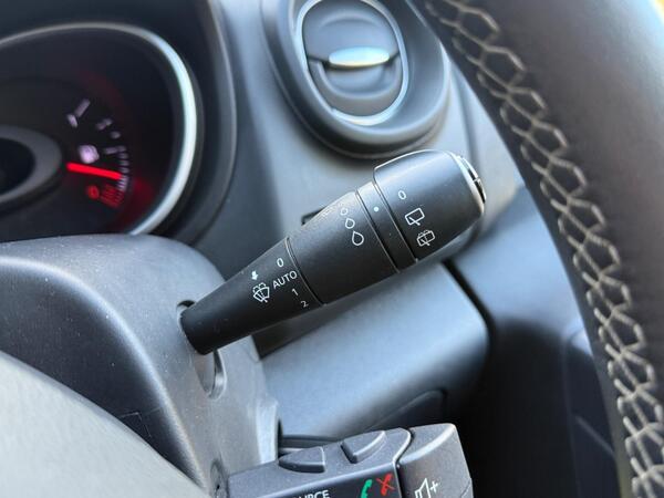 Renault Trafic 2.0 dCi ENERGY 28 Black Edition EDC SWB Standard Roof Euro 6 (s/s) 5dr