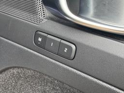 Volvo XC40 2.0 B4 MHEV R-Design Pro Auto Euro 6 (s/s) 5dr at 29th