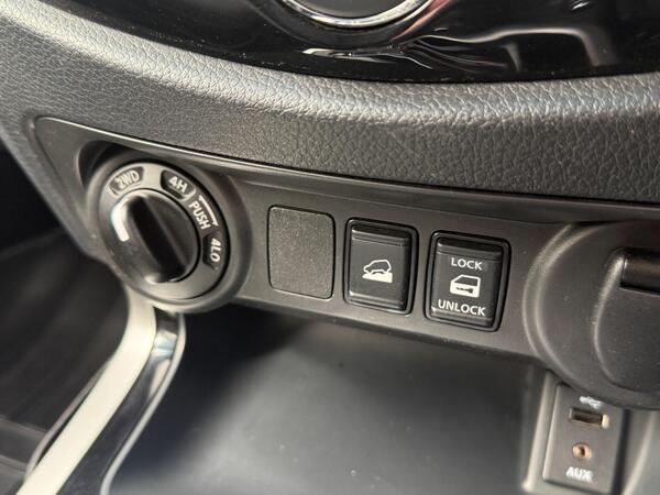 Nissan Navara 2.3 dCi Tekna Auto 4WD Euro 6 4dr